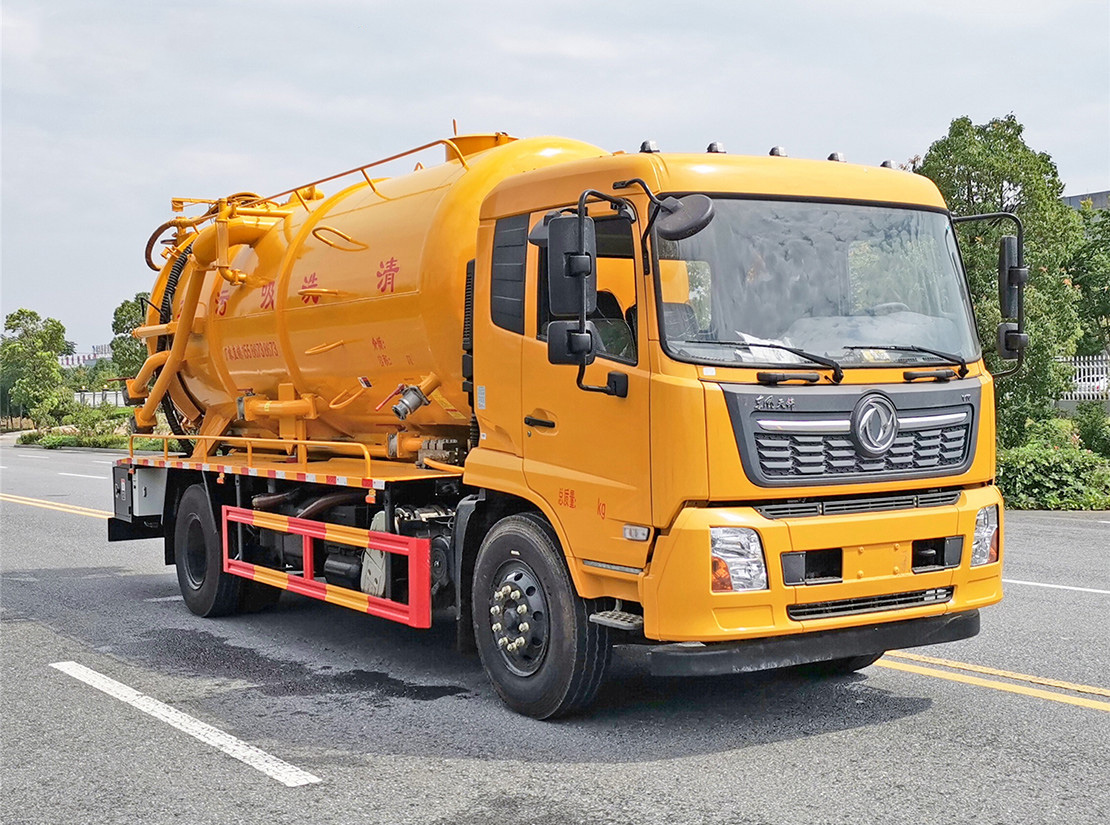 東風(fēng)天錦15方清洗吸污車（一體罐外觀）